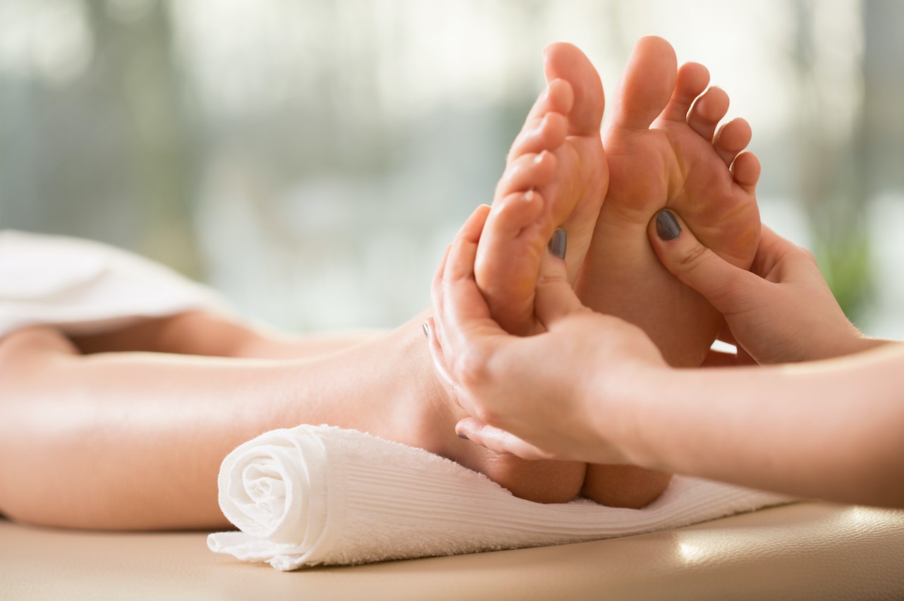 Foot massage treatment with warm towels